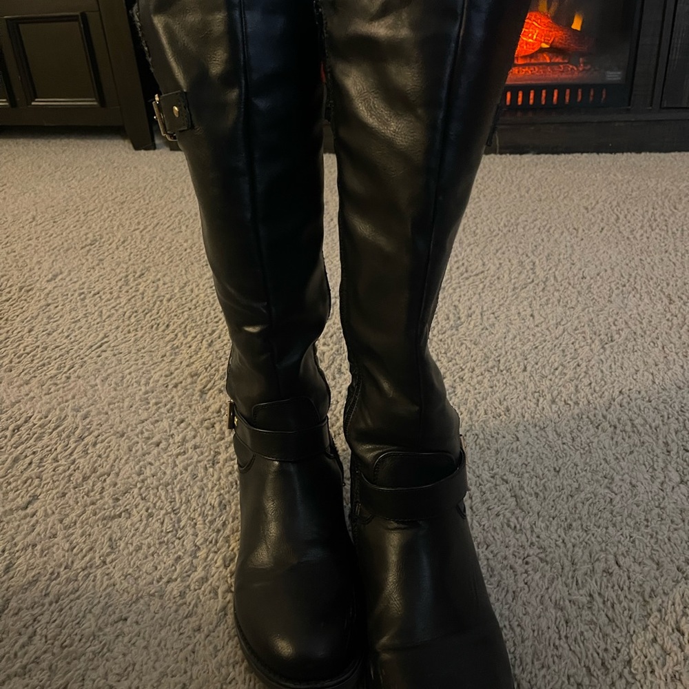 Tall riding boots